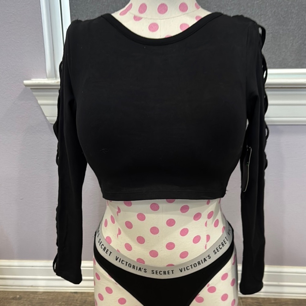 Forever 21 Sleeve Cut Out Crop Top
